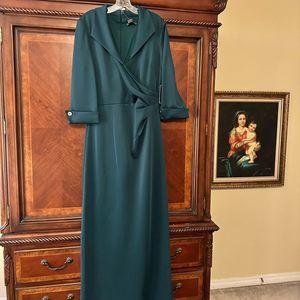 Jessica Howard Formal Gown- perfect for mother of the bride